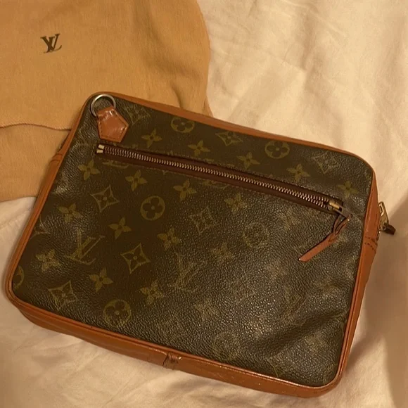 Louis Vuitton Sac Sport clutch